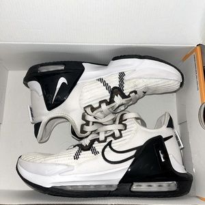 Nike Basketball or Volleyball Shoes size 6.5 in MENS but a size 8 in WOMENS.